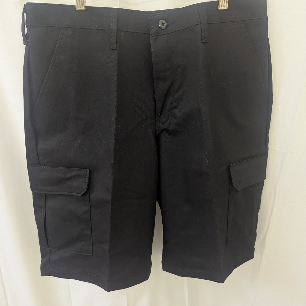 Redkap Men's Black Cargo Shorts NWT Size 34 x 12